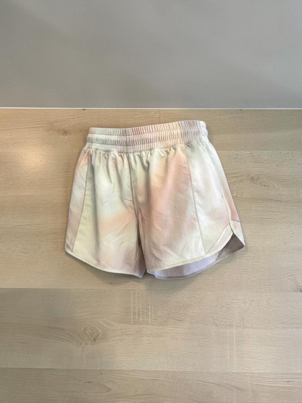 Lululemon Hotty Hot High-Rise Lined Short 4" size 10
